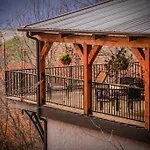 Brush Mountain Lodge